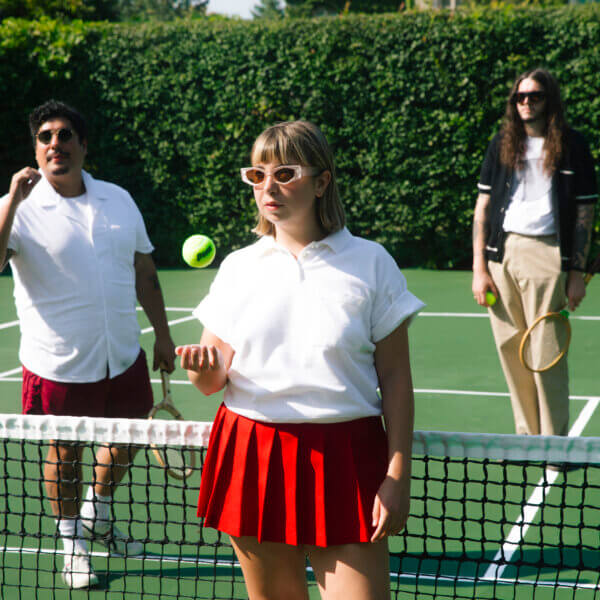 Beach Bunny bringen ihren pinken Indie-Rock nach Deutschland zurück!